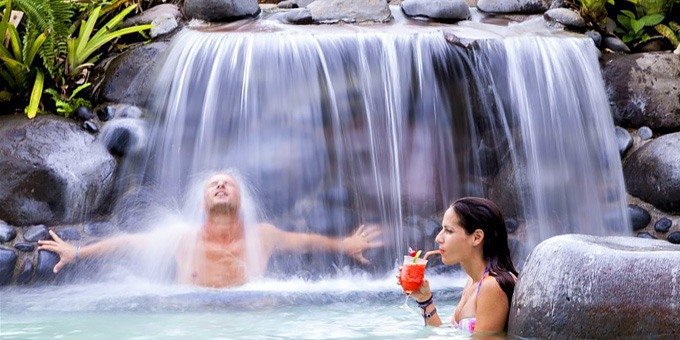 Dreaming of a Costa Rica escape that balances thrilling adventures with the comforts of paradise?  Imagine yourself ziplining through lush rainforests, soaking in volcanic hot springs, and exploring pristine beaches, all while enjoying the ease and indulgence of an all-inclusive experience.